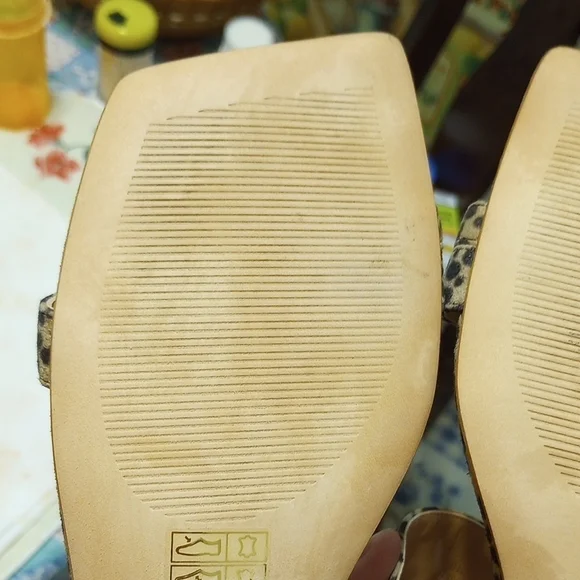 Stuart Weitzman Brown and Black Sandals - Picture 10 of 17